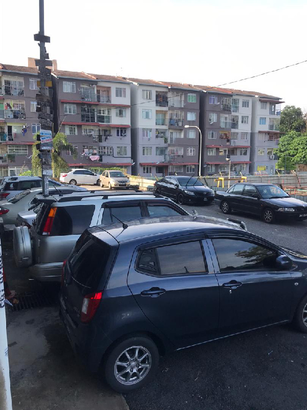 Level 1 Freehold Megaria Ros Serdang Seri Kembangan - photo 2