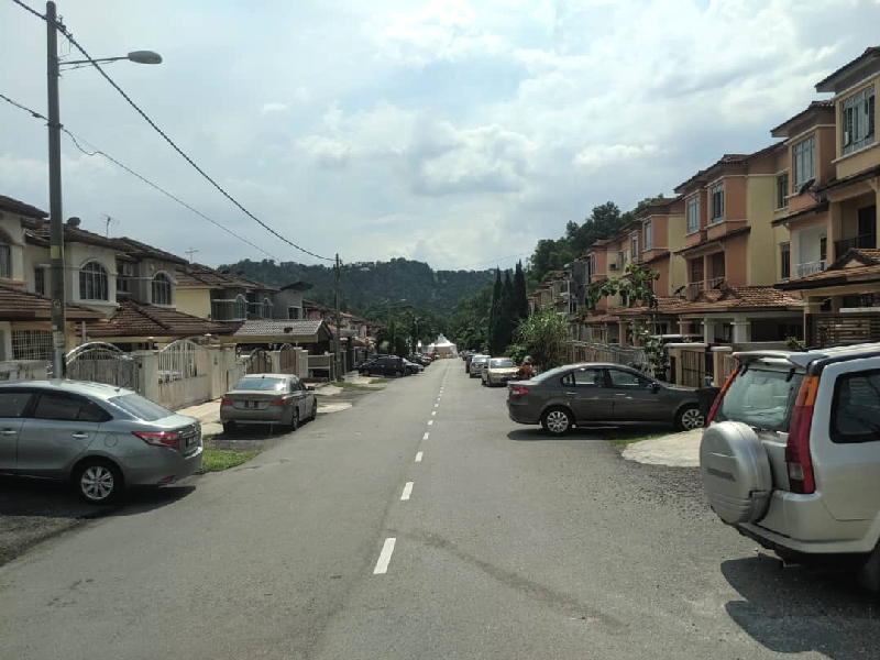 Spacious 3 Storey Fully Furnished Puncak Jalil - photo 2