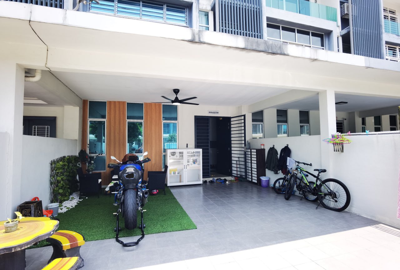 Fully Renovated 3 Storey House Bangi Avenue - photo 2