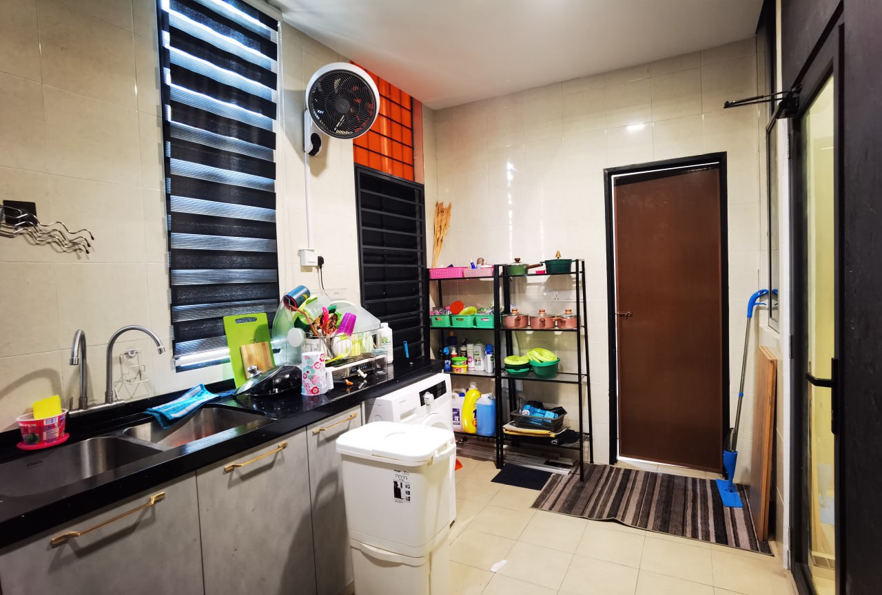 Fully Renovated 3 Storey House Bangi Avenue - photo 11
