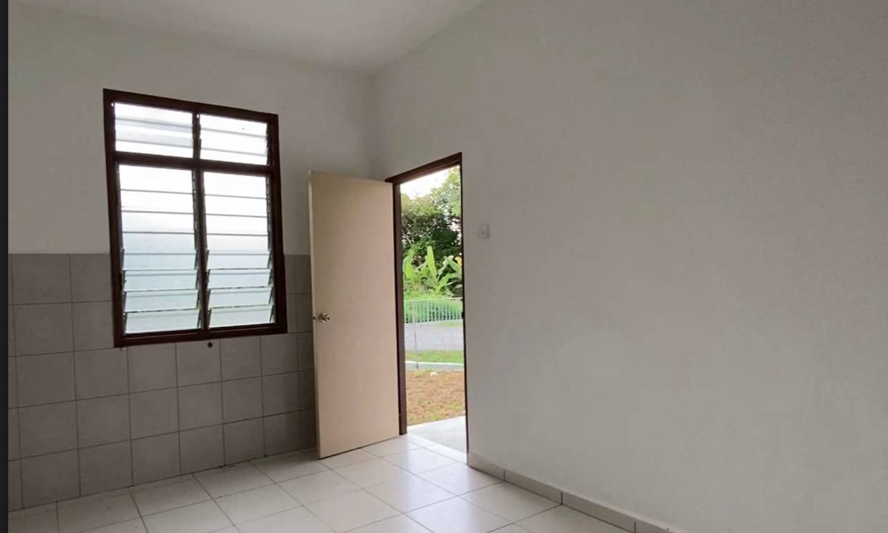 Teres Setingkat Taman Tanjong Minyak Melaka - photo 10