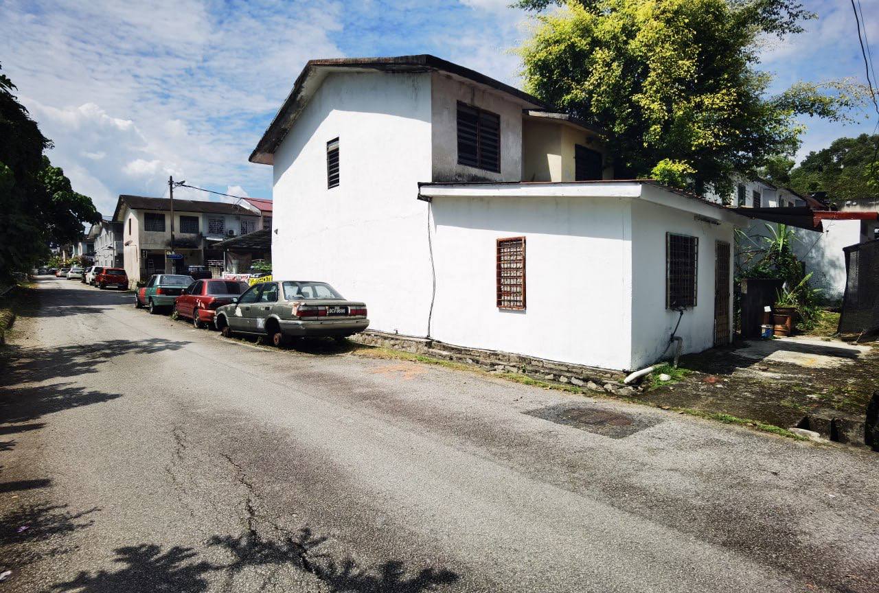 Renovated Endlot Teres 2 Sty Taman Rawang Perdana - photo 9