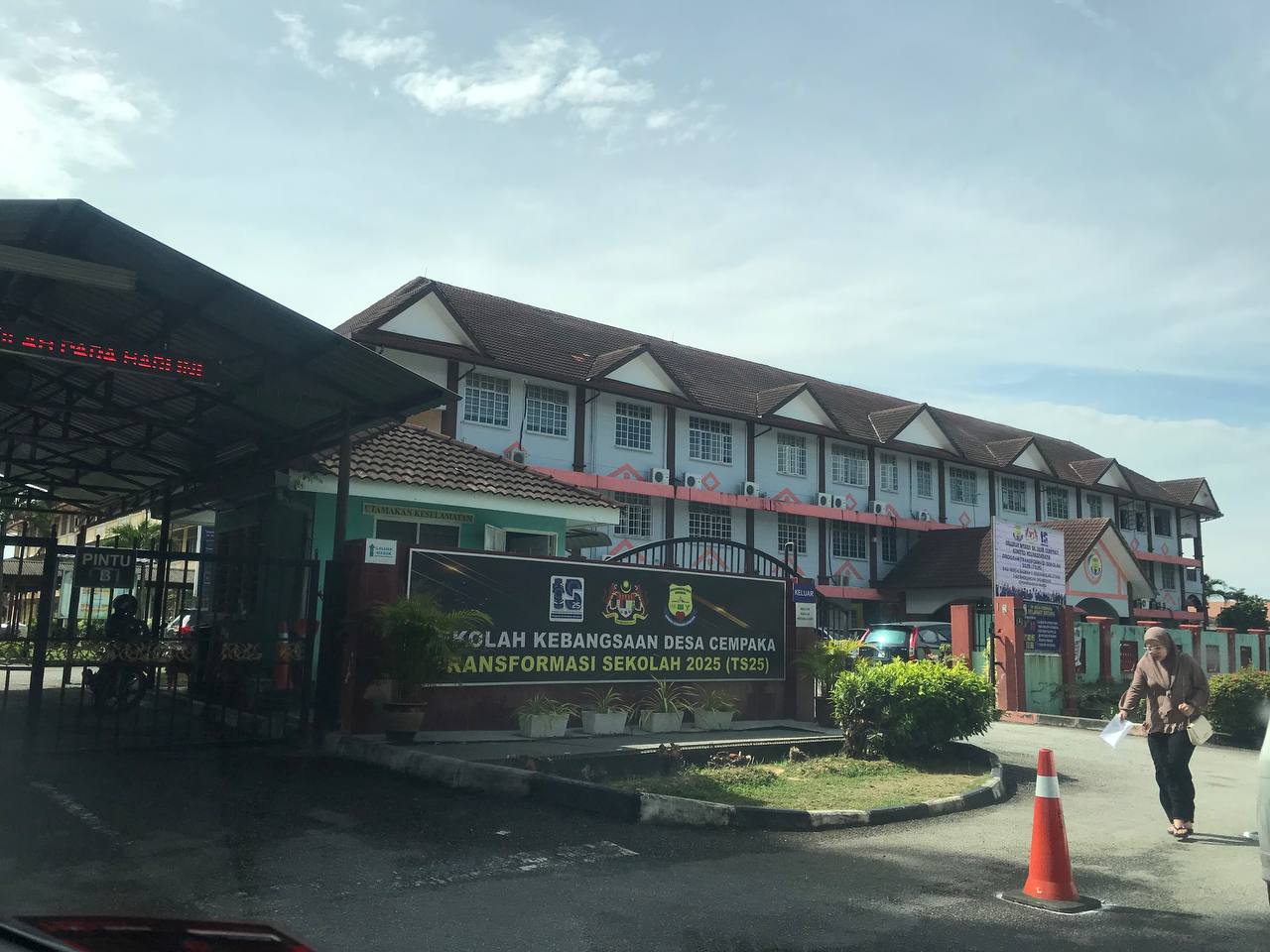 Freehold Flat Cempaka 4 Taman Desa Cempaka Bandar Baru Nilai N9 - photo 2
