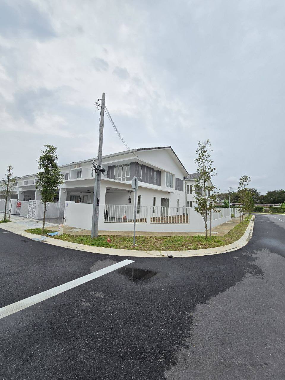 Corner Lot Teres 2 Tingkat Tiara Sendayan 13B2 - photo 2