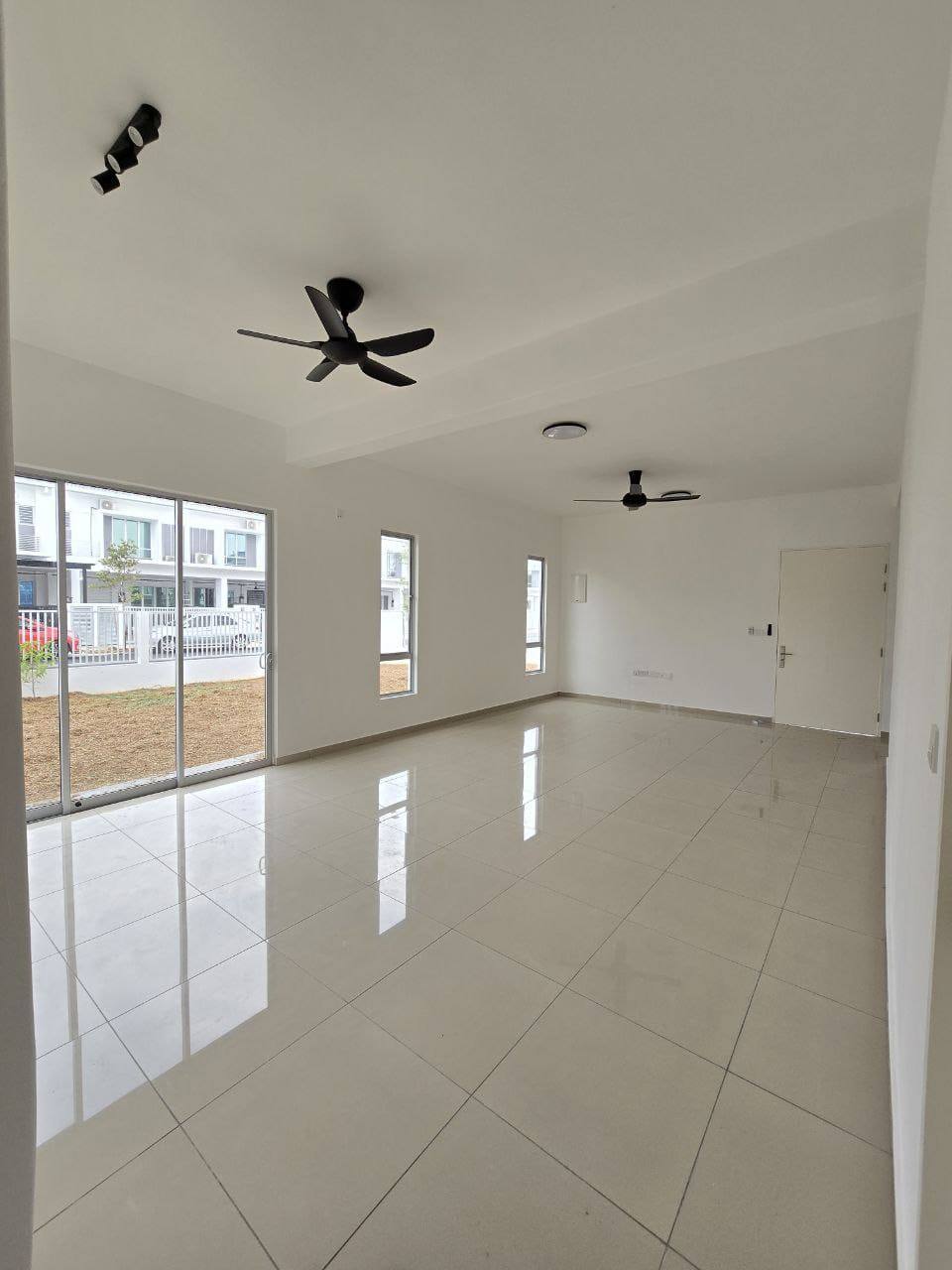 Corner Lot Teres 2 Tingkat Tiara Sendayan 13B2 - photo 6