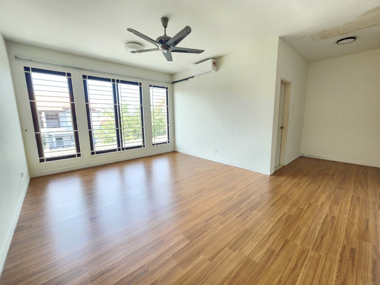 Spacious Double Storey Terrace Alam Sari Bangi - photo 9