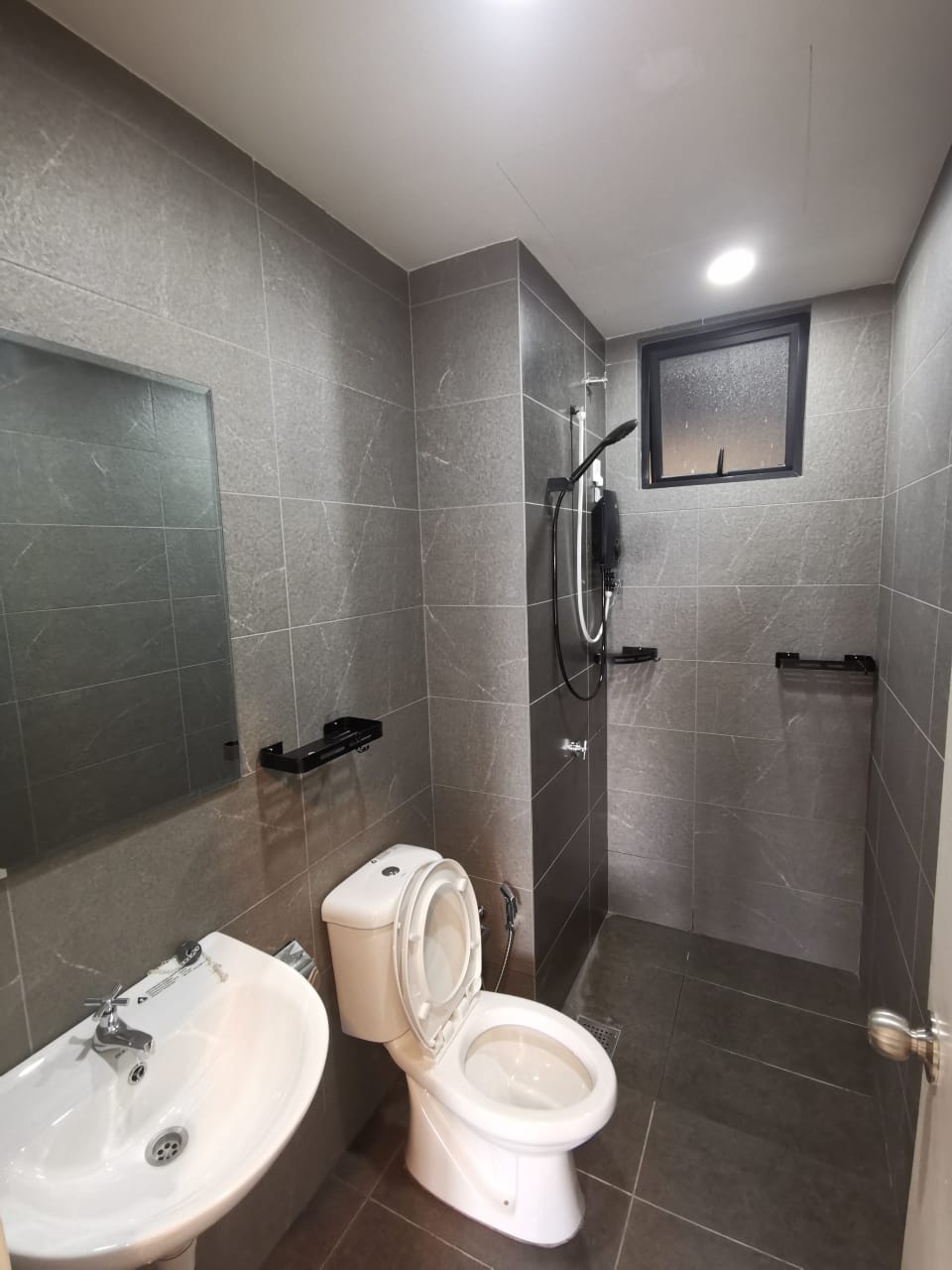 Majestic Maxim Brand New Fully Furnished - photo 5
