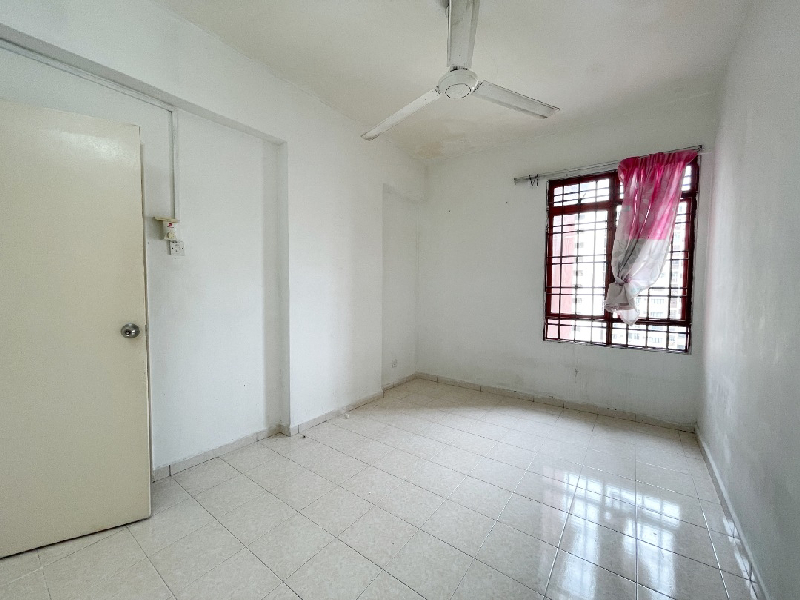Pangsapuri Permai Putera Taman Dato Ahmad Razali Ampang - photo 4