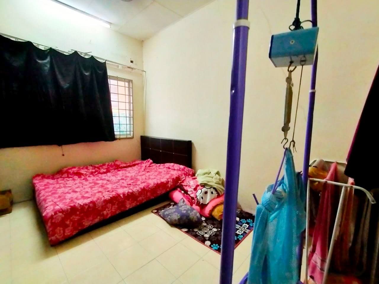 Single Storey Intermediate Taman Langat Utama 3 - photo 3