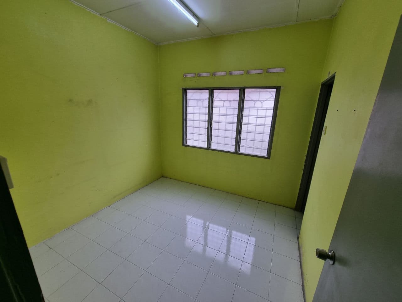Double Storey Terrace House Taman Seri Sementa - photo 13