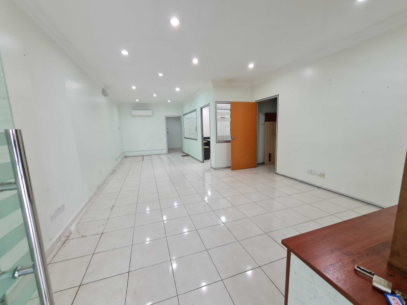 Bukit Puchong Ground Floor Shop 20x70sf Reno Semi - photo 3