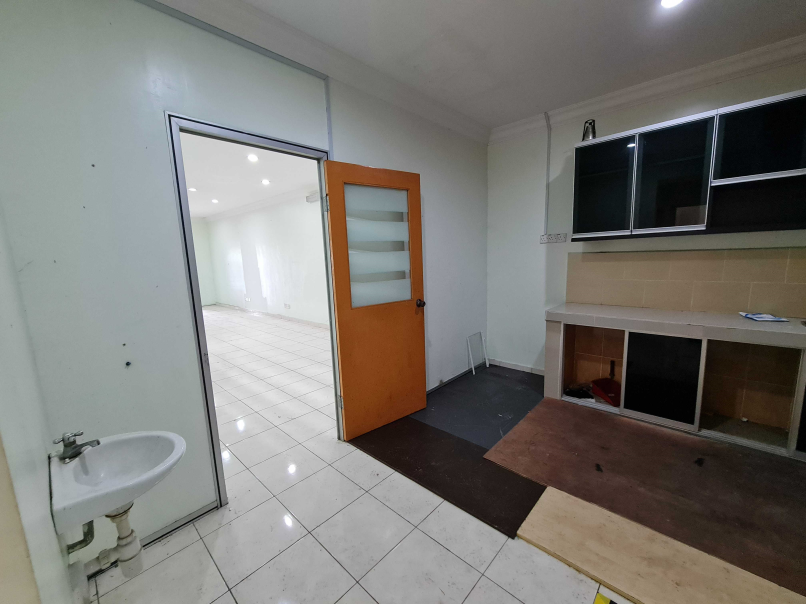 Bukit Puchong Ground Floor Shop 20x70sf Reno Semi - photo 11
