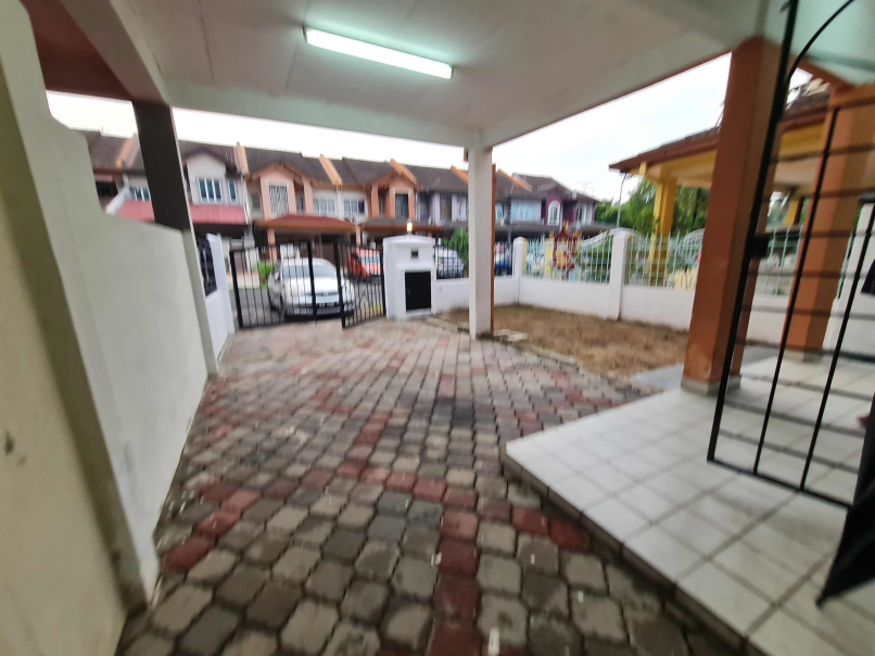 Subang 2 Storey Terrace House 22x75sf 4rooms Gated - photo 8