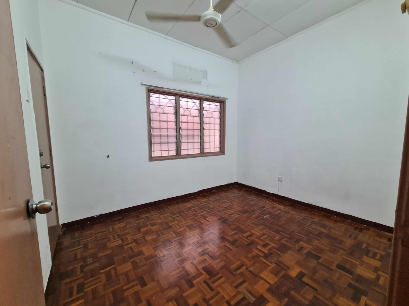 Subang 2 Storey Terrace House 22x75sf 4rooms Gated - photo 12