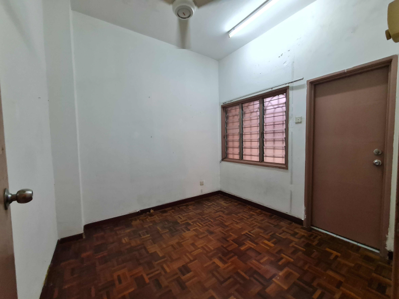 Subang 2 Storey Terrace House 22x75sf 4rooms Gated - photo 13