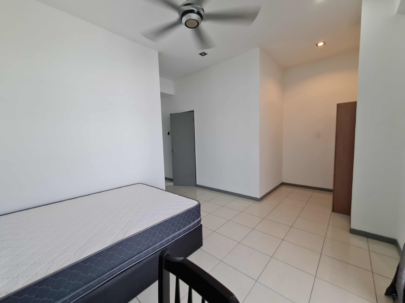 Bukit Puchong 25-Sty Townhouse Upper Floor 1560sf - photo 11