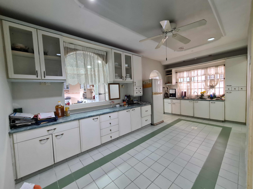 Bayan Hills Home 25 Sty Corner House 3645sf 6room - photo 2