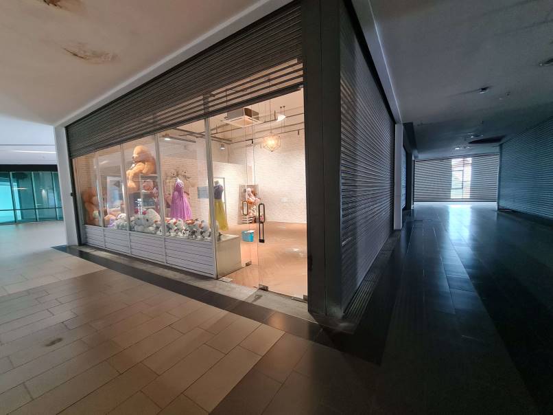 Star Avenue Shopping Mall Retail 660sf Corner Full - photo 3
