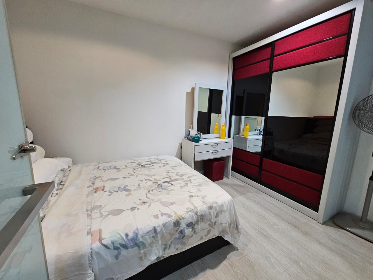 The Square Freehold 570sf 1room 1bath with balcony - photo 2