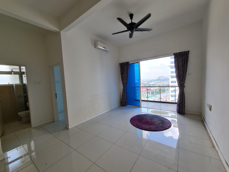 Skypod Condo 881sf 2room 2bath 2car Partly Furnish - photo 2