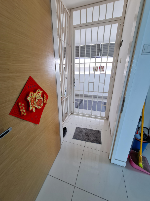 Skypod Condo 881sf 2room 2bath 2car Partly Furnish - photo 6