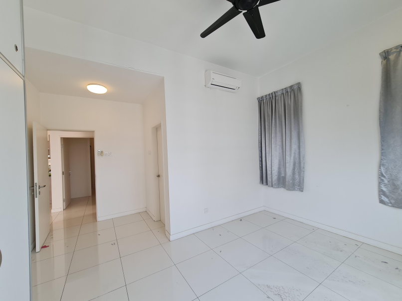 Skypod Condo 881sf 2room 2bath 2car Partly Furnish - photo 7