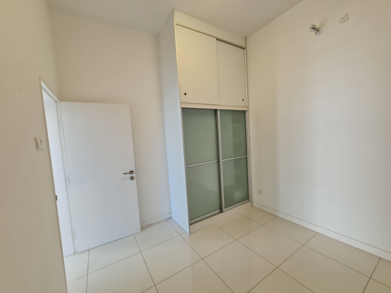 Skypod Condo 881sf 2room 2bath 2car Partly Furnish - photo 8