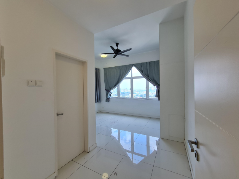 Skypod Condo 881sf 2room 2bath 2car Partly Furnish - photo 10