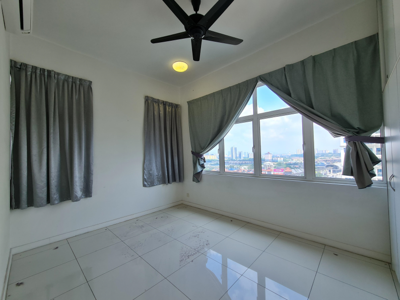 Skypod Condo 881sf 2room 2bath 2car Partly Furnish - photo 11