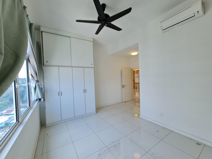 Skypod Condo 881sf 2room 2bath 2car Partly Furnish - photo 12