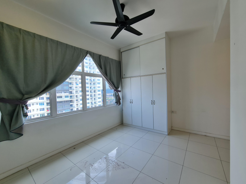 Skypod Condo 881sf 2room 2bath 2car Partly Furnish - photo 13