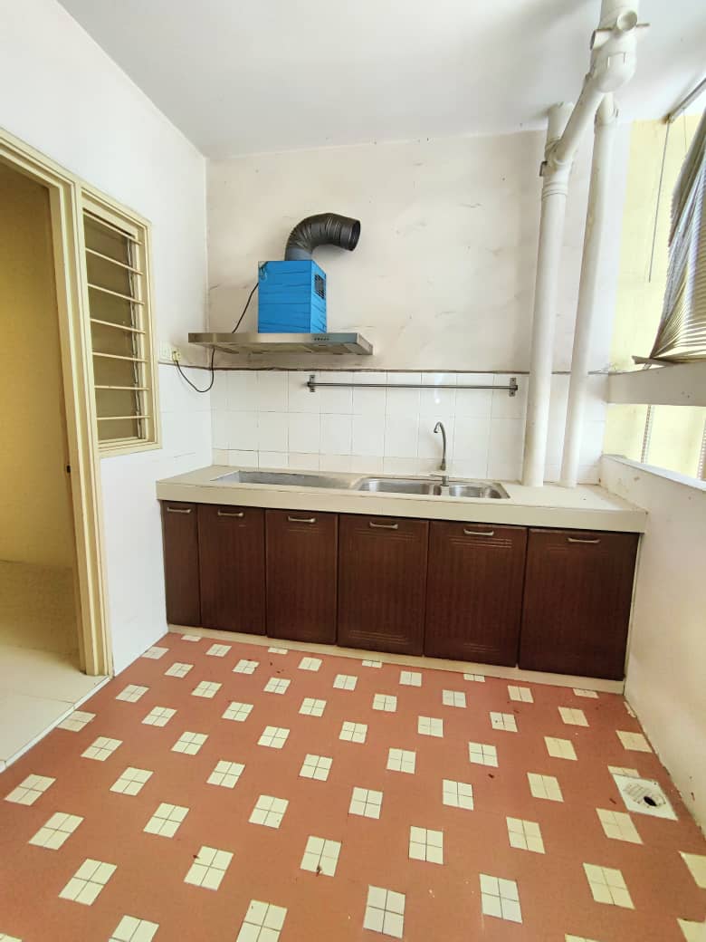Sri Jati 2 Condo Freehold 1238sf 4room Reno Low Fl - photo 2
