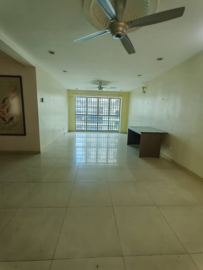 Sri Jati 2 Condo Freehold 1238sf 4room Reno Low Fl - photo 3