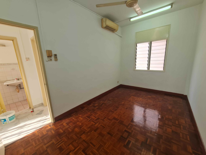 Subang Court 8 Apt 1033sf 3room 2bath Partly Furni - photo 12