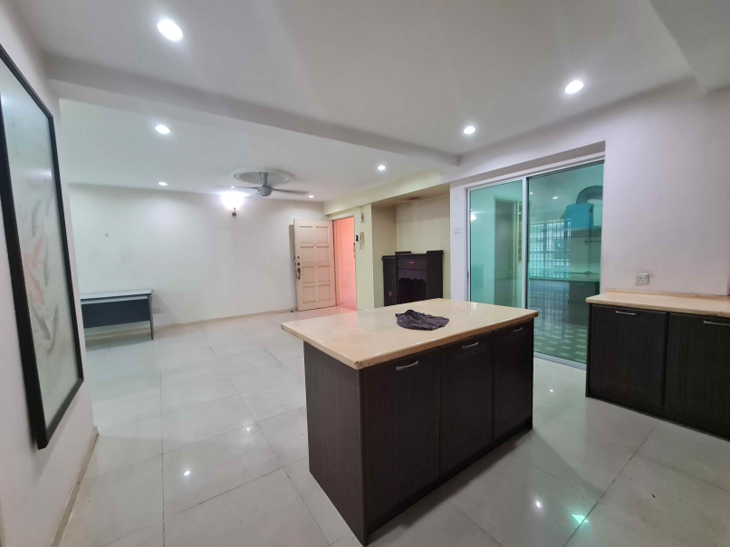 Sri Jati 2 Condo Freehold 1238sf 4room Reno Low Fl - photo 3