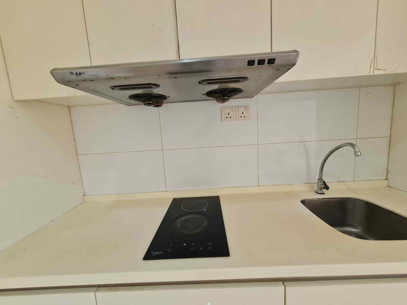 Suria Jelutong Condo 450sf Studio Semi Furnished B - photo 8