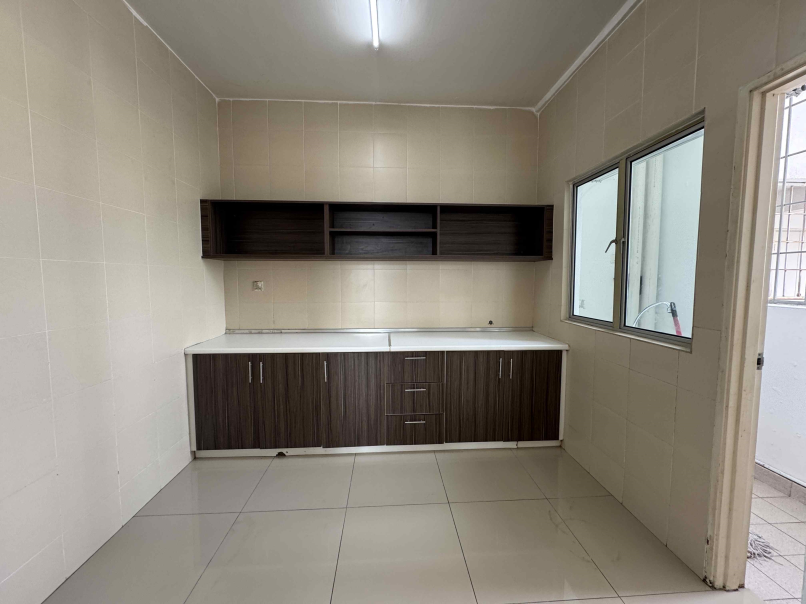 The Arc Condo Freehold 1021sf 3rooms 2bath 1parkin - photo 3