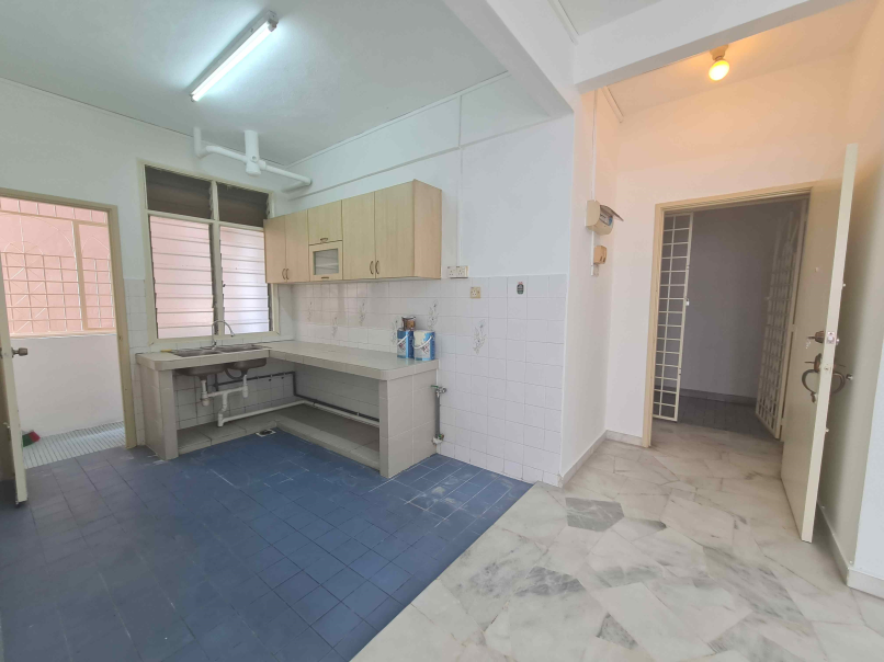 Subang Court 8 Apt 1033sf 3room 2bath Partly Furni - photo 3