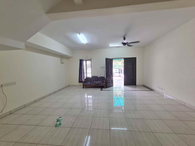 Taman Mutiara Puchong 25 Storey House 22x80sf Ext - photo 2