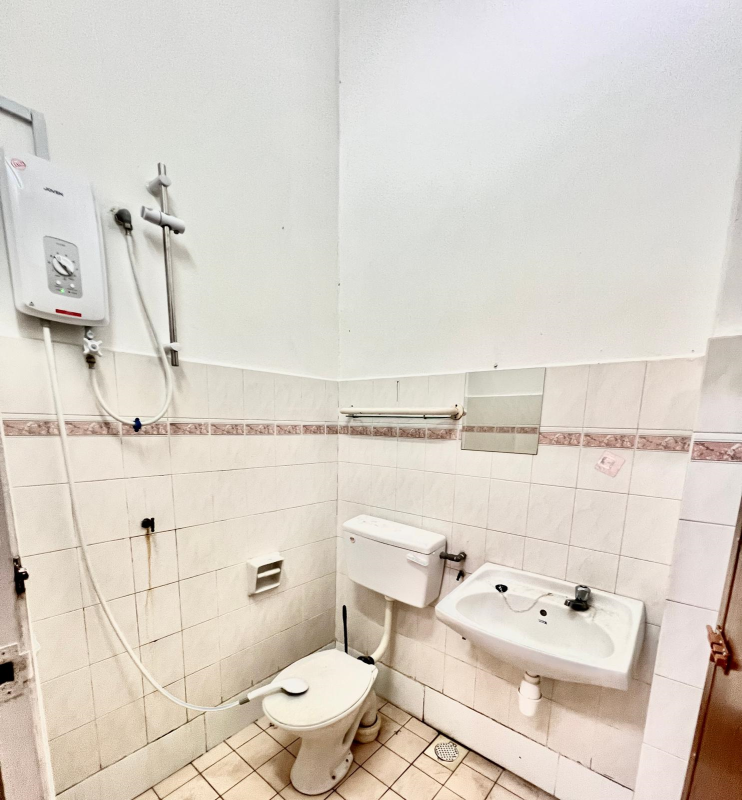 Puchong Taman Wawasan 2-Storey House 18x65sf Gated - photo 11
