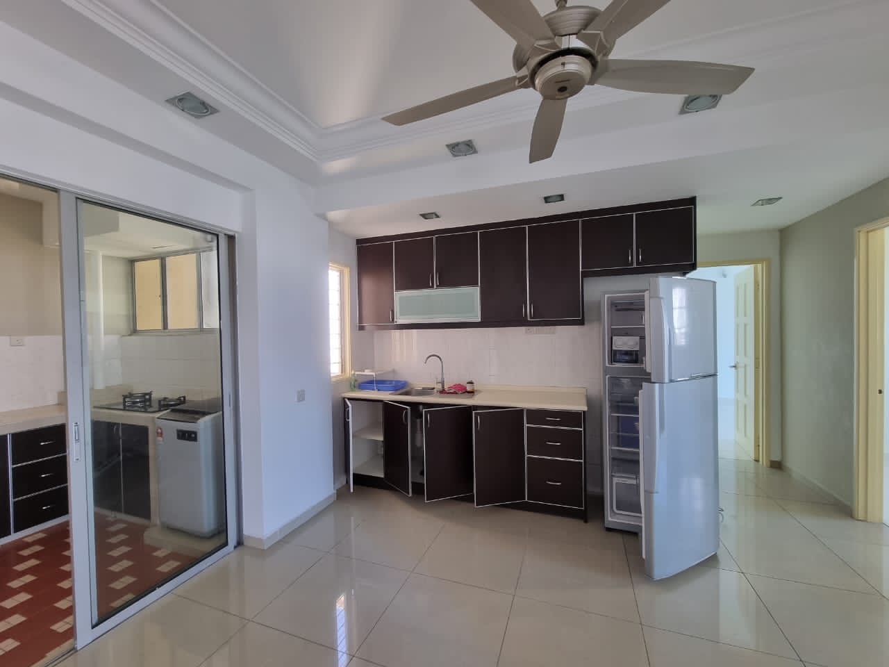 Sri Jati 2 Condo Freehold 1199sf 4room Reno High F - photo 3