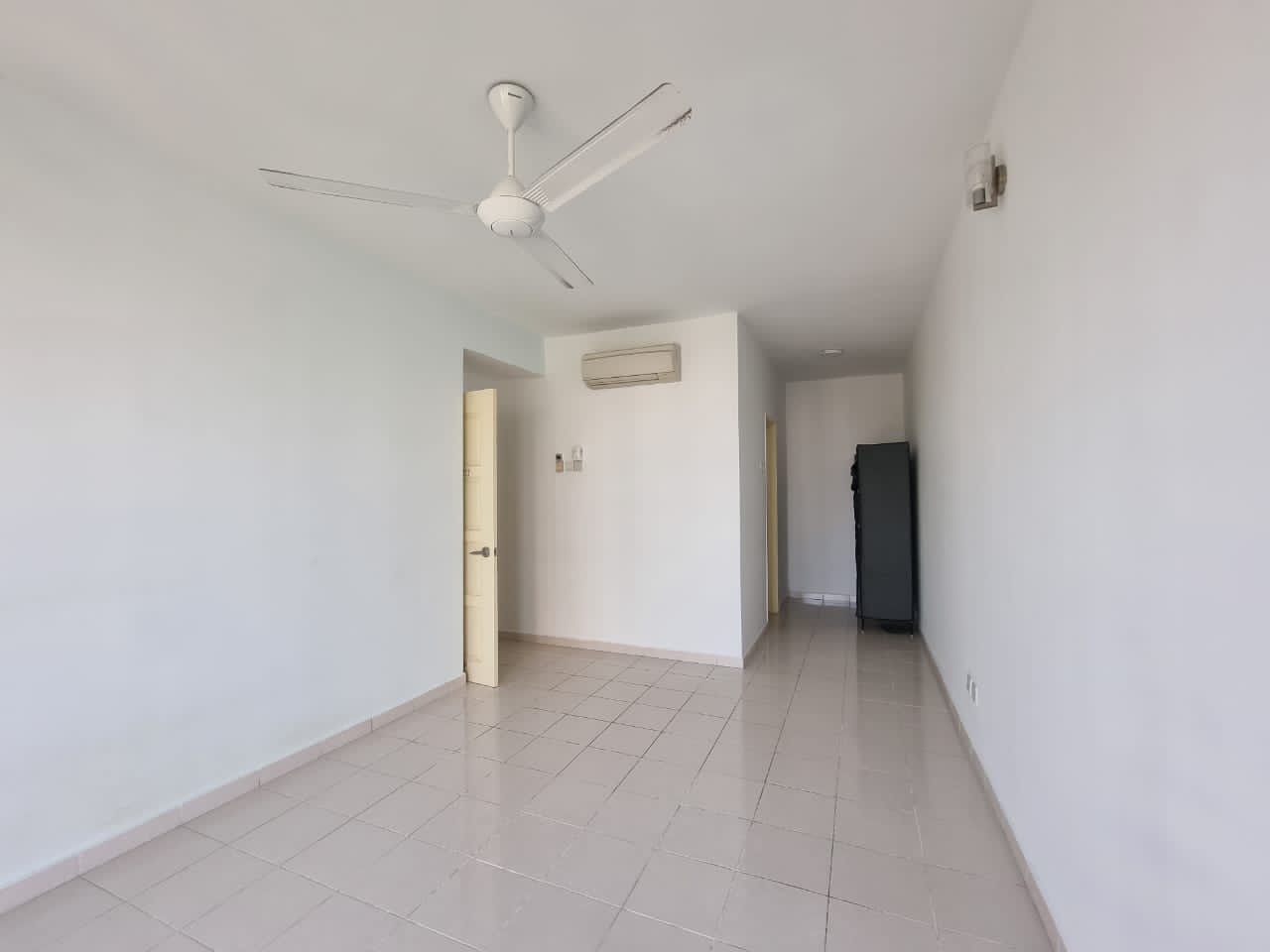Sri Jati 2 Condo Freehold 1199sf 4room Reno High F - photo 4