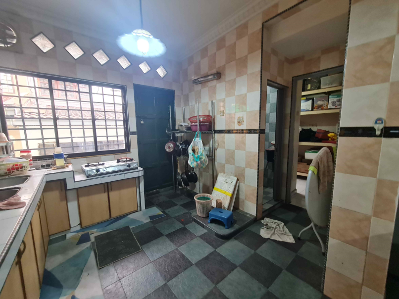 Puchong Jaya 2-Sty House 20x75sf Fully Extend Gate - photo 2