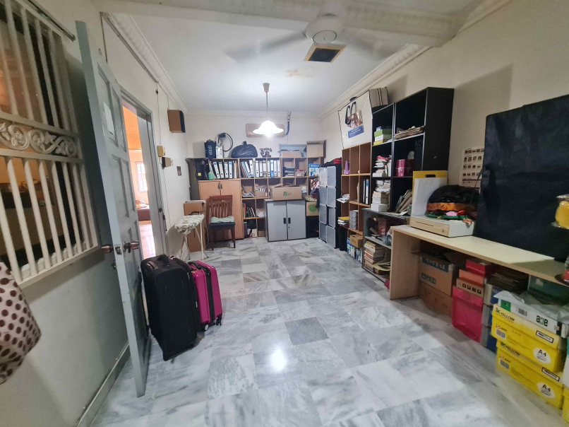 Puchong Jaya 2-Sty House 20x75sf Fully Extend Gate - photo 8
