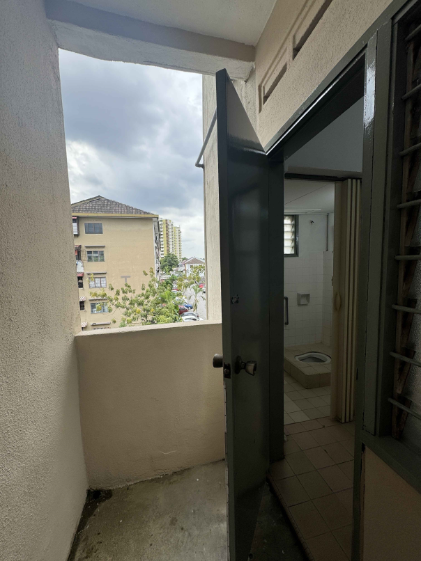 Subang Court 2 Walk Up Apt 732sf 3room 1bath Just - photo 11