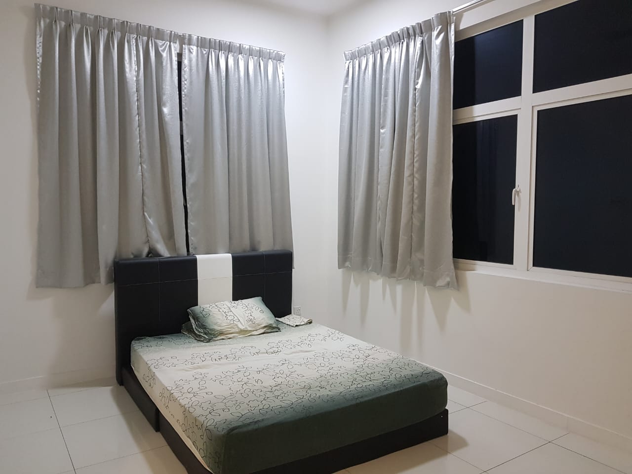 Skypod Condo Freehold 1248sf Corner 3room 3bath 3c - photo 2