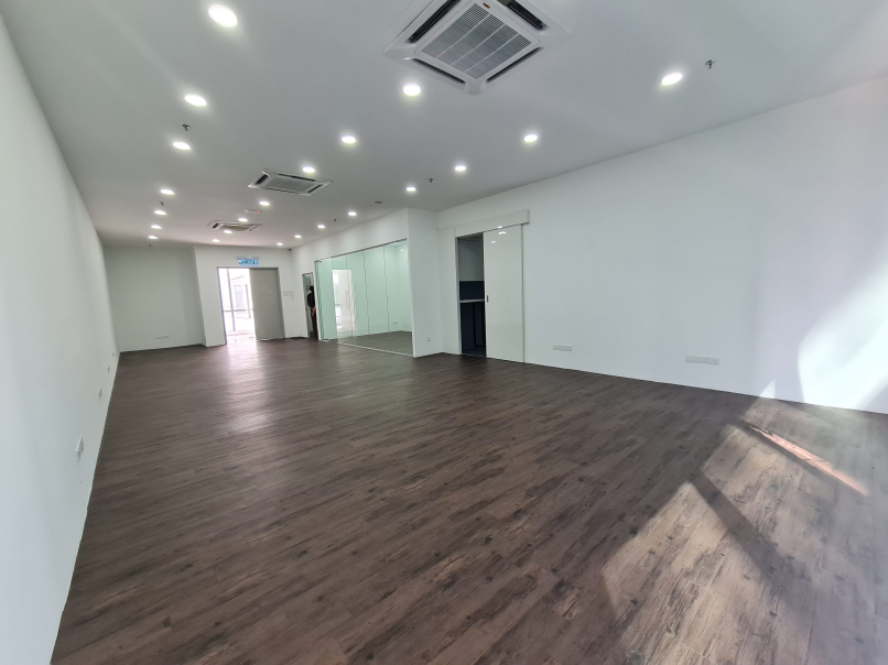 Uoa Business Park Office 1227sf Renovated Partly F - photo 2