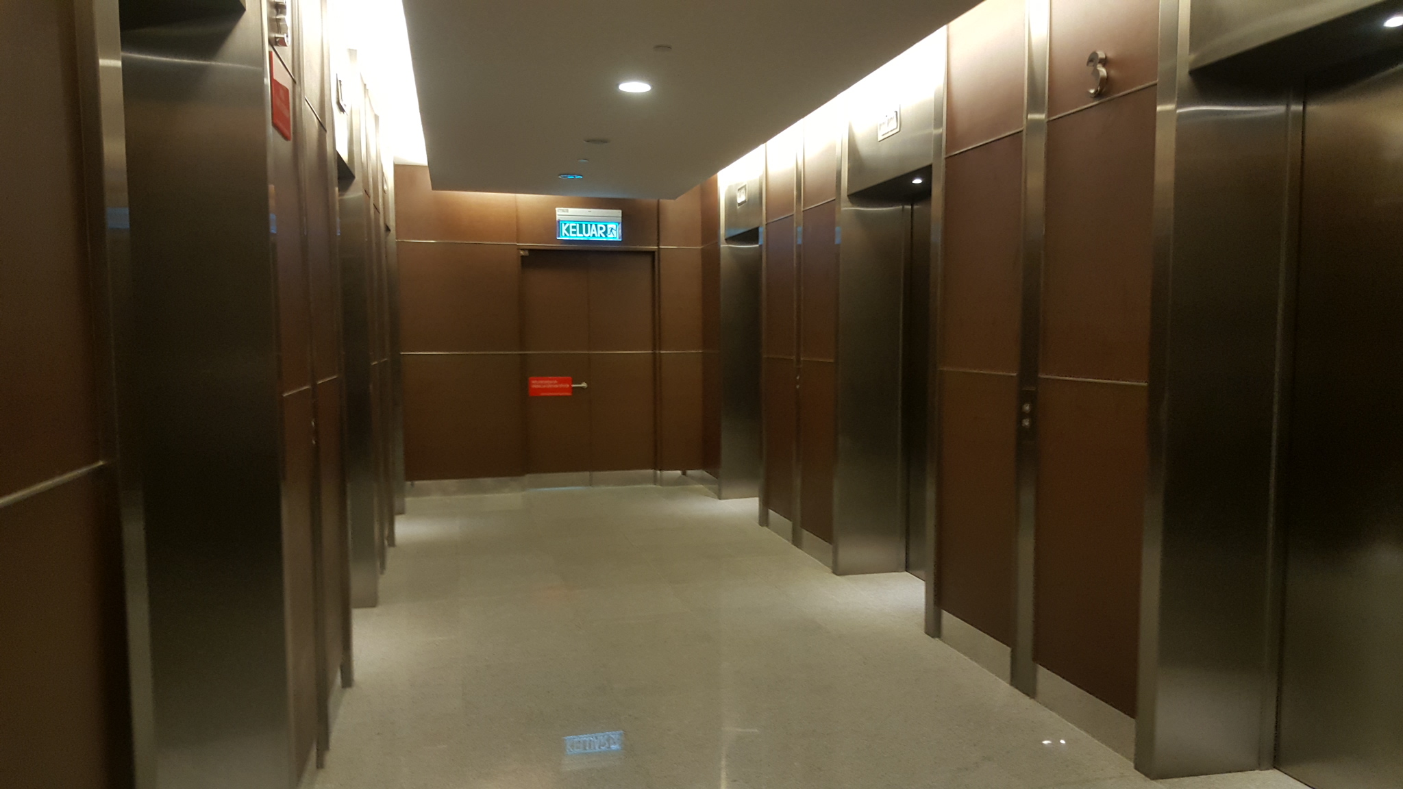 Uoa Business Park Office 1227sf Renovated Partly F - photo 10