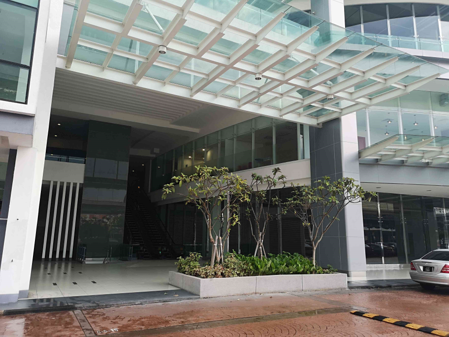 Uoa Business Park Office 1227sf Renovated Partly F - photo 11