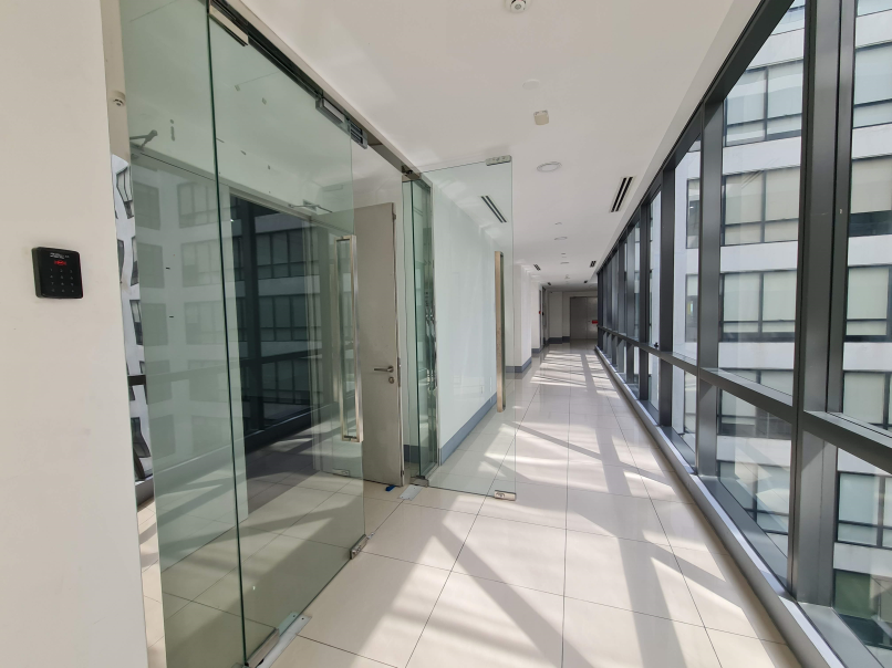 Uoa Business Park Office 1227sf Renovated Partly F - photo 12